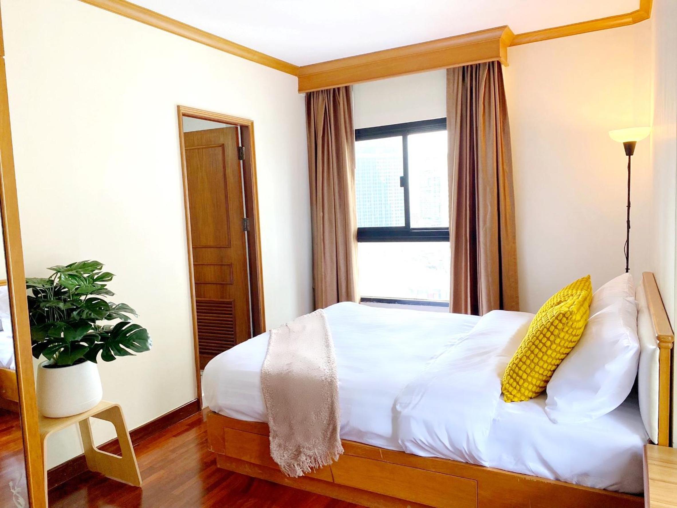 Center Bangkok Suite next to Platinum mall
