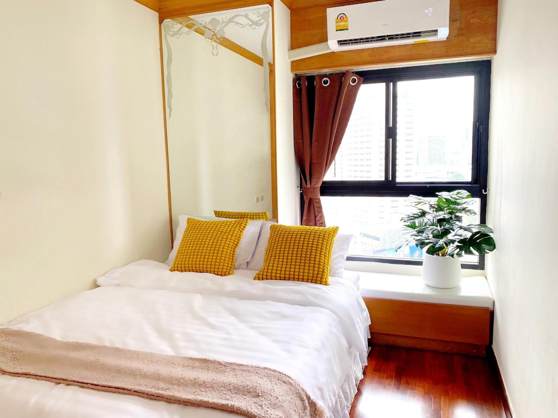 Center Bangkok Suite next to Platinum mall