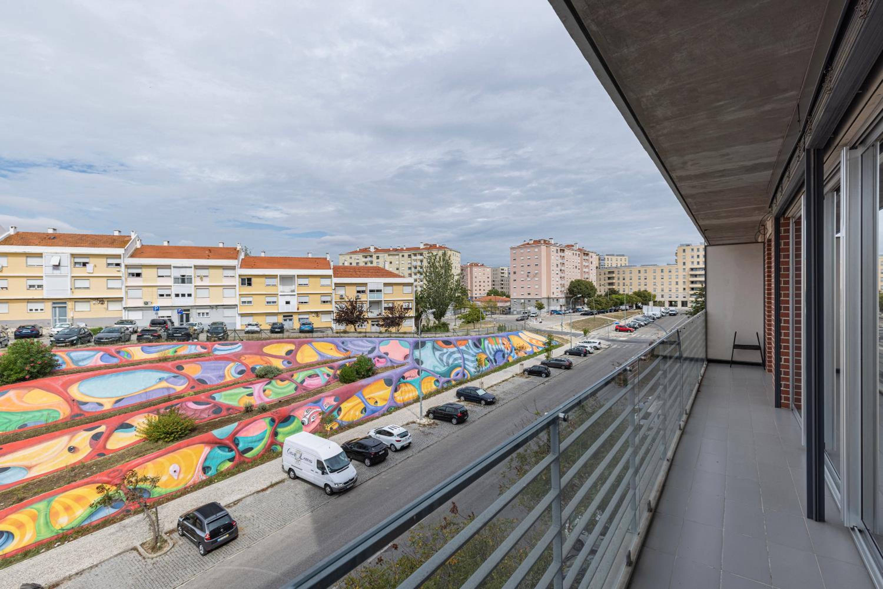 Charm 3BDR Apartment W/Balcony by LovelyStay view 5