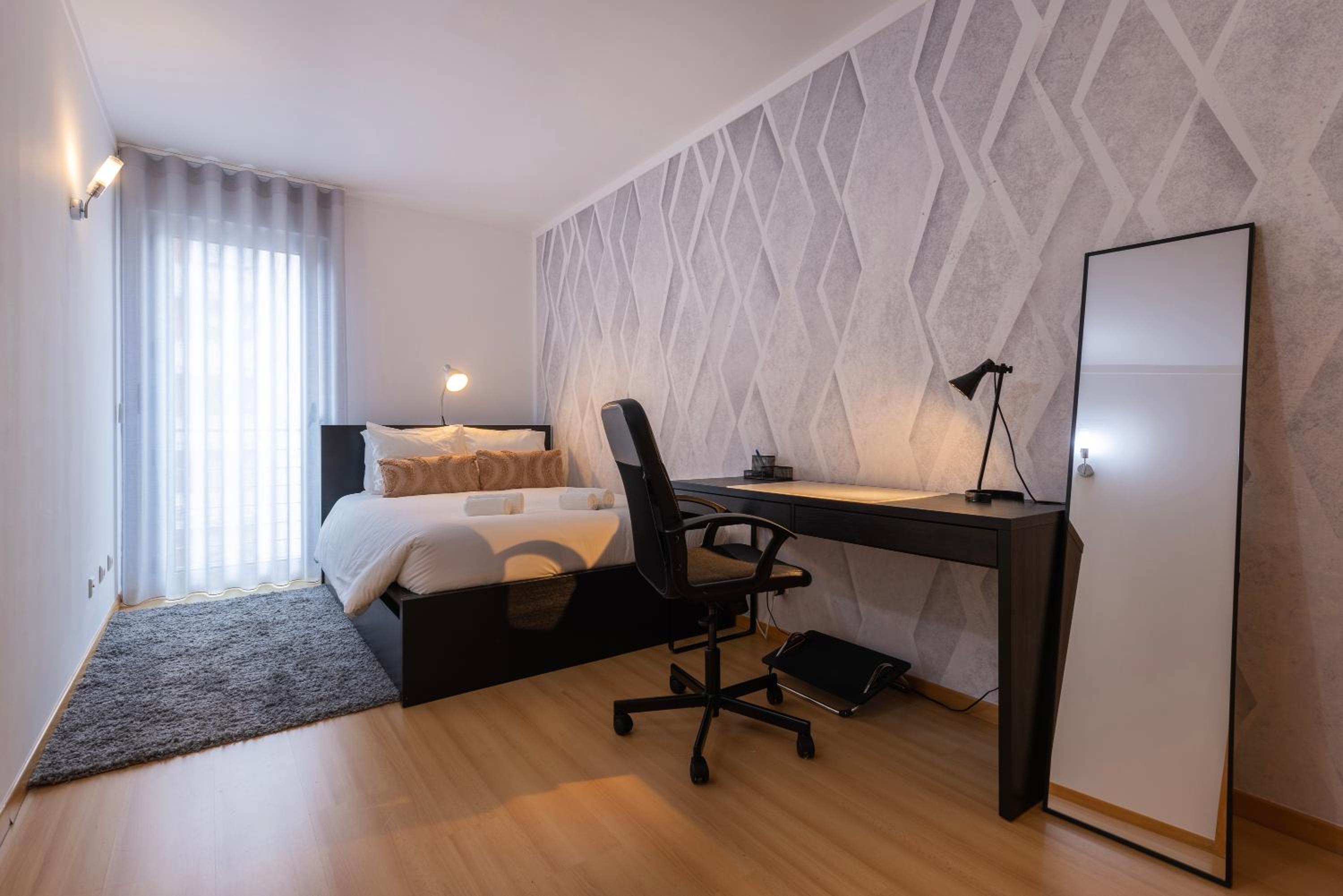 Charm 3BDR Apartment W/Balcony by LovelyStay view 3