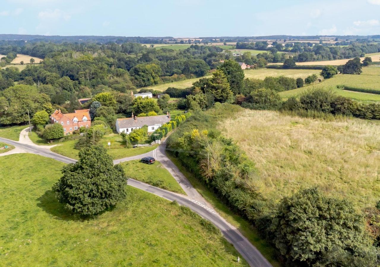 5 Bed in Hanworth Common oc-1650