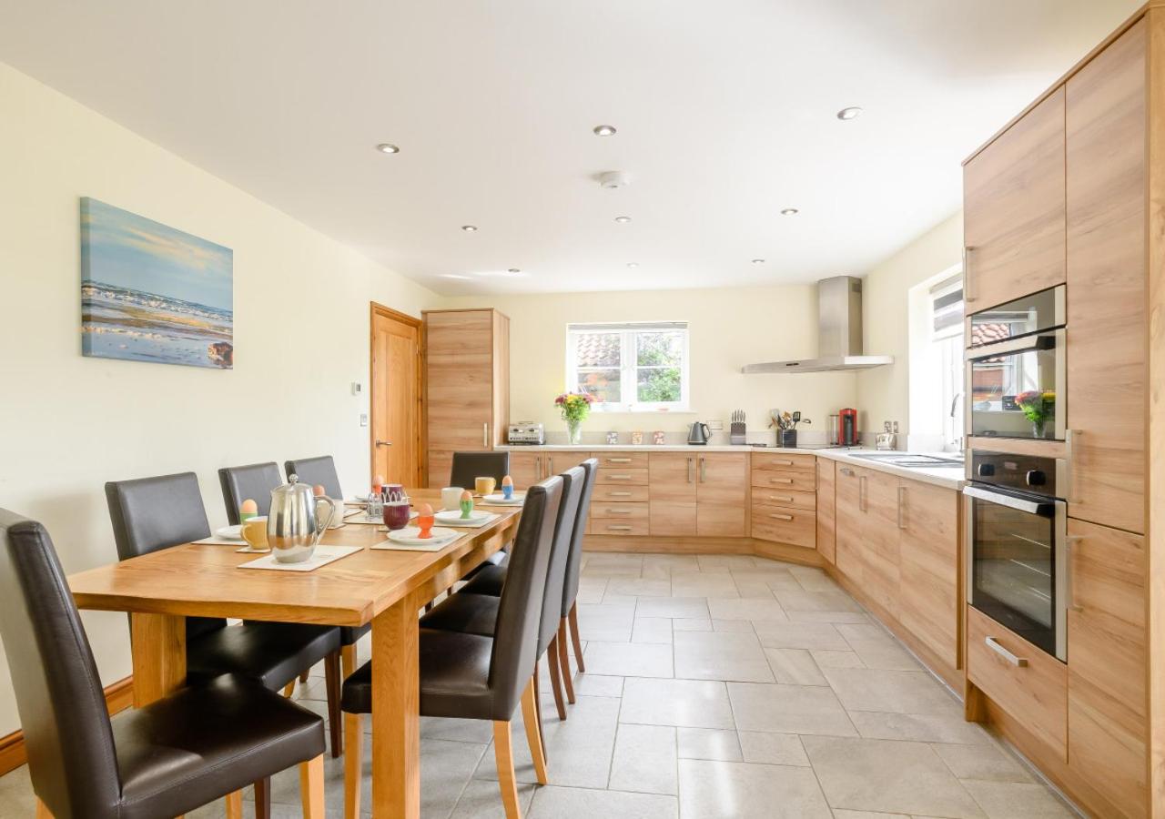 5 Bed in Hanworth Common oc-1650