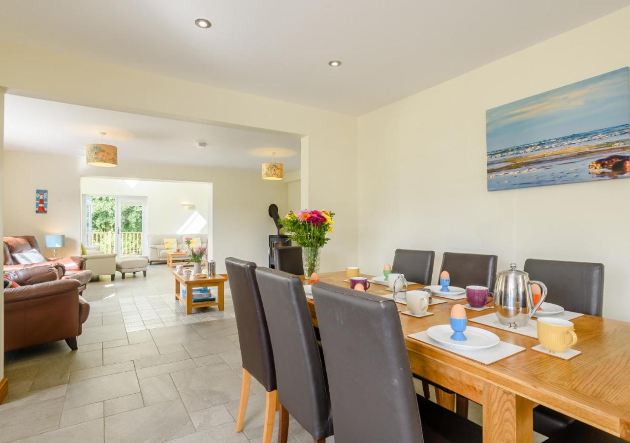 5 Bed in Hanworth Common oc-1650