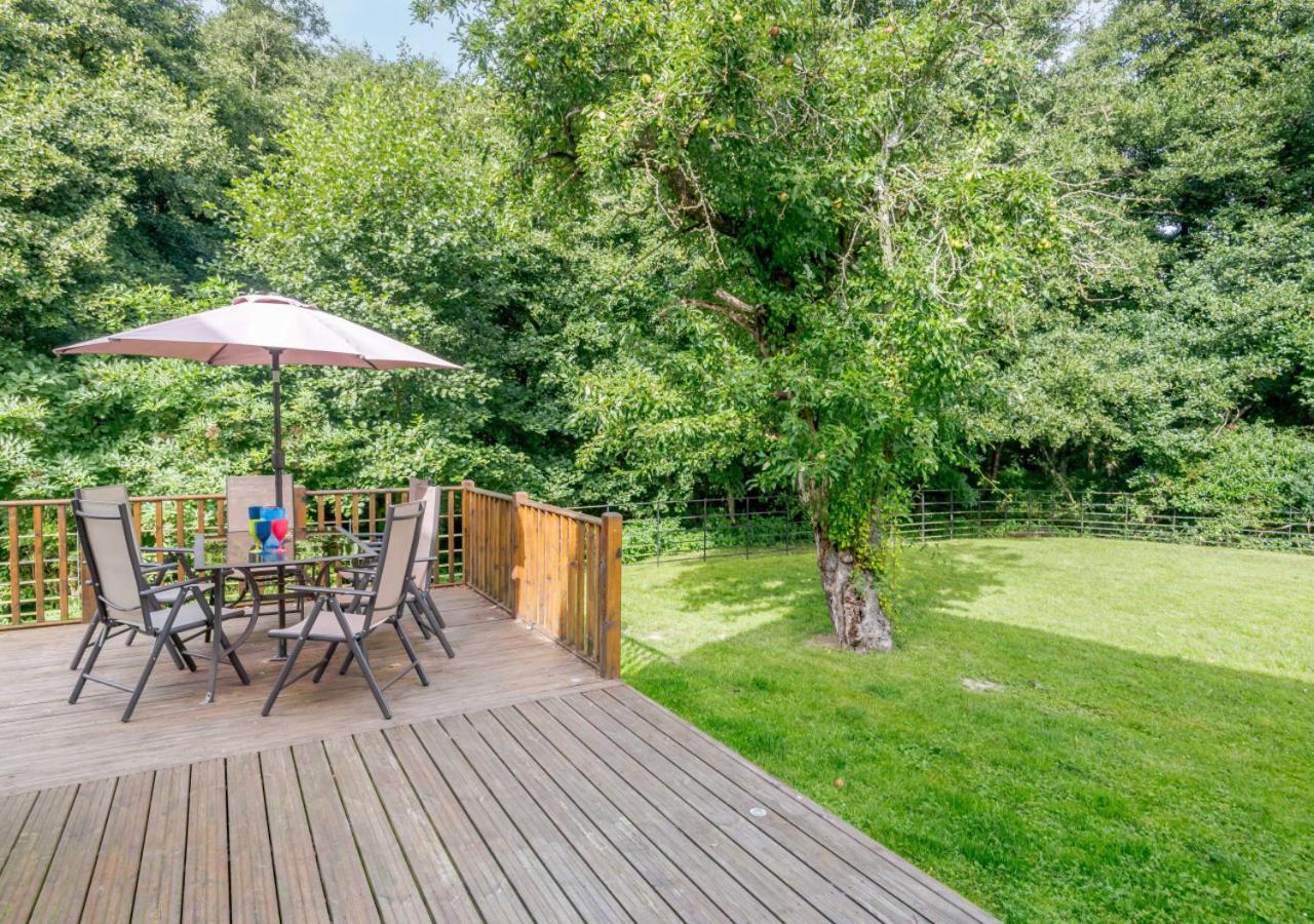 5 Bed in Hanworth Common oc-1650