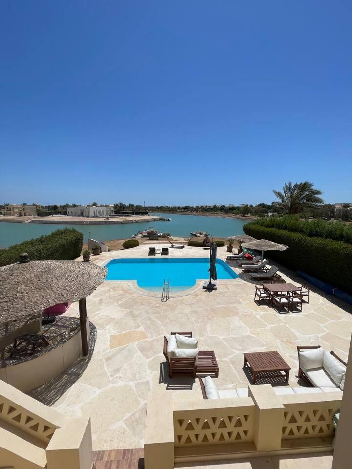 Spacious Villa with private pool-Gouna