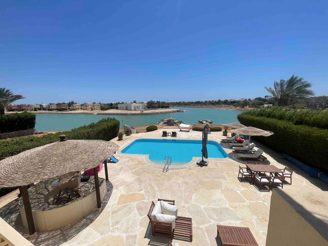 Spacious Villa with private pool-Gouna