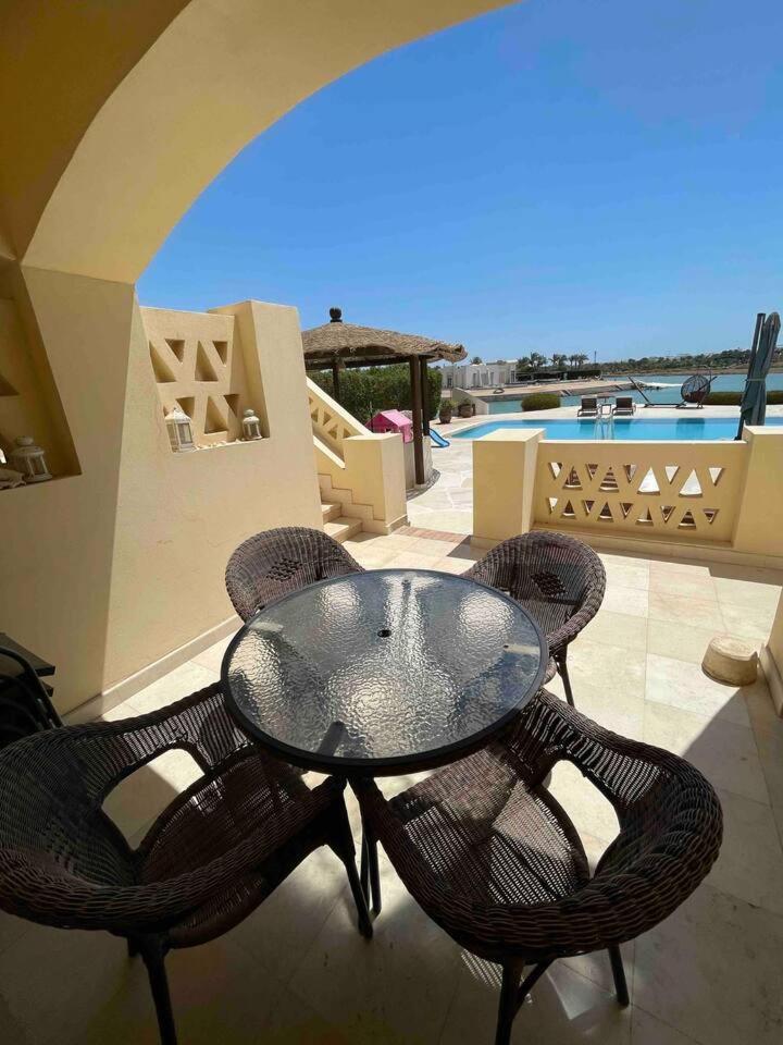 Spacious Villa with private pool-Gouna