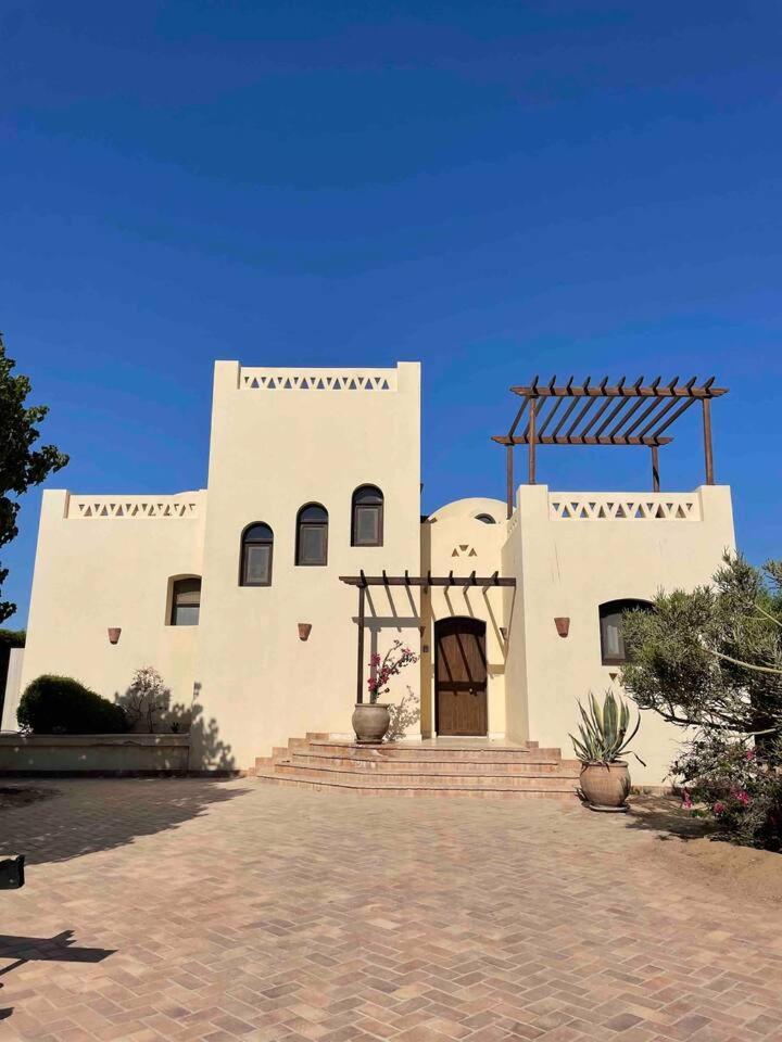 Spacious Villa with private pool-Gouna