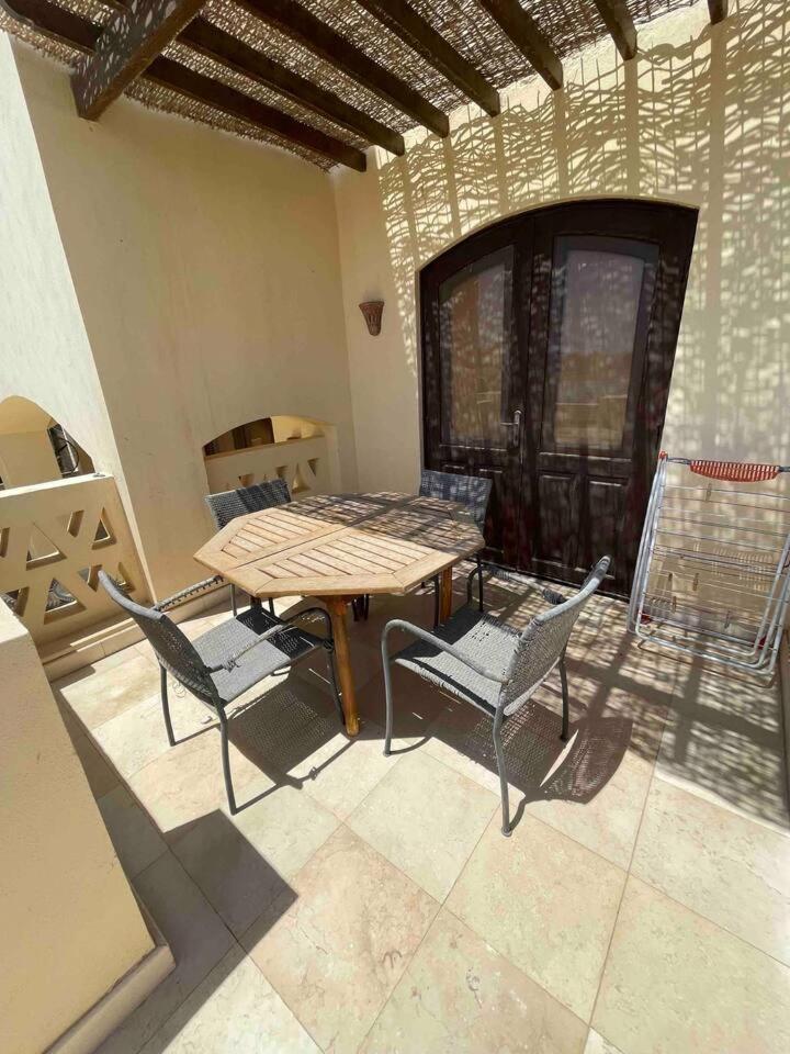 Spacious Villa with private pool-Gouna