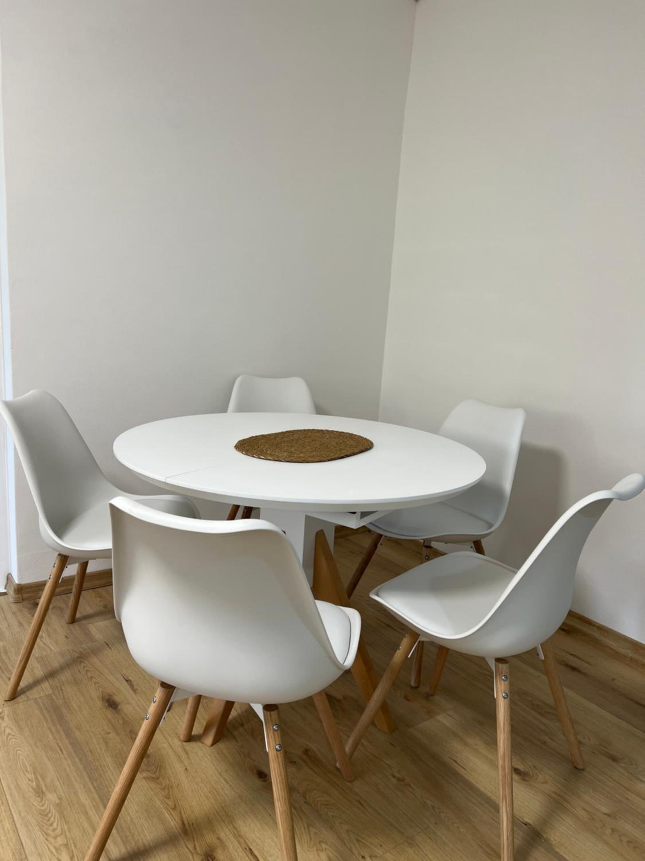 2-Bedroom Apartment with Balcony and Free Parking