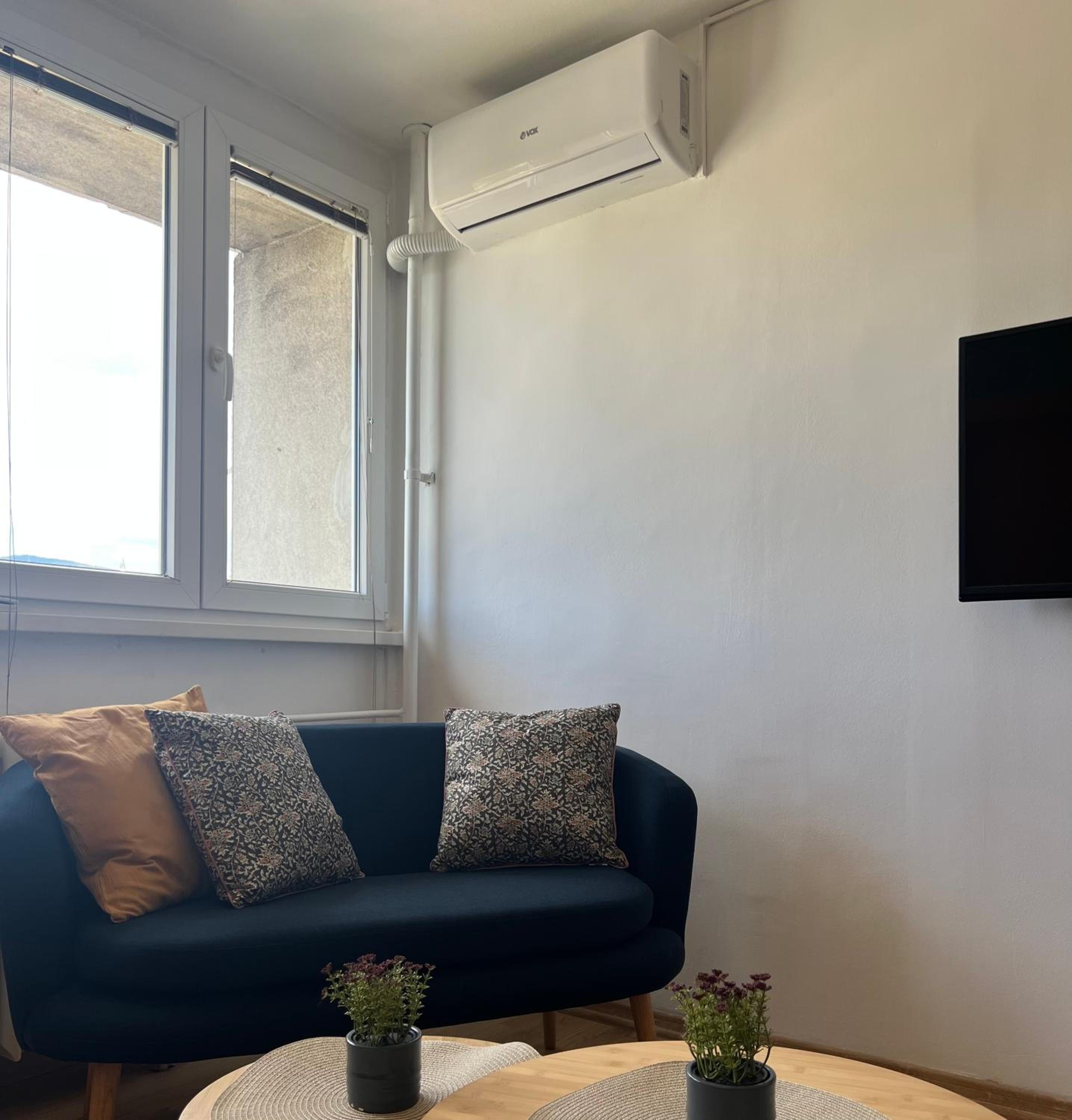 2-Bedroom Apartment with Balcony and Free Parking