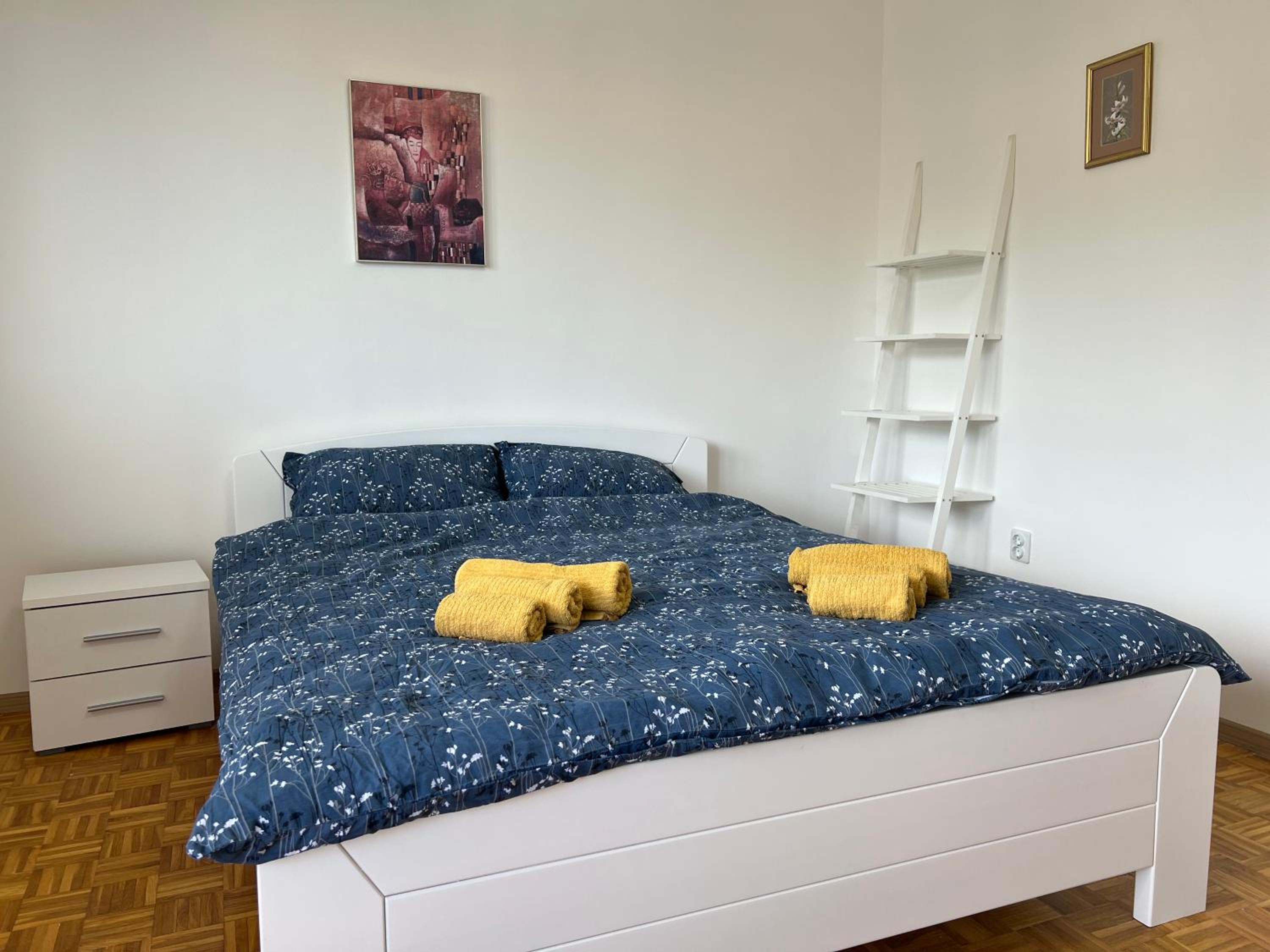 2-Bedroom Apartment with Balcony and Free Parking