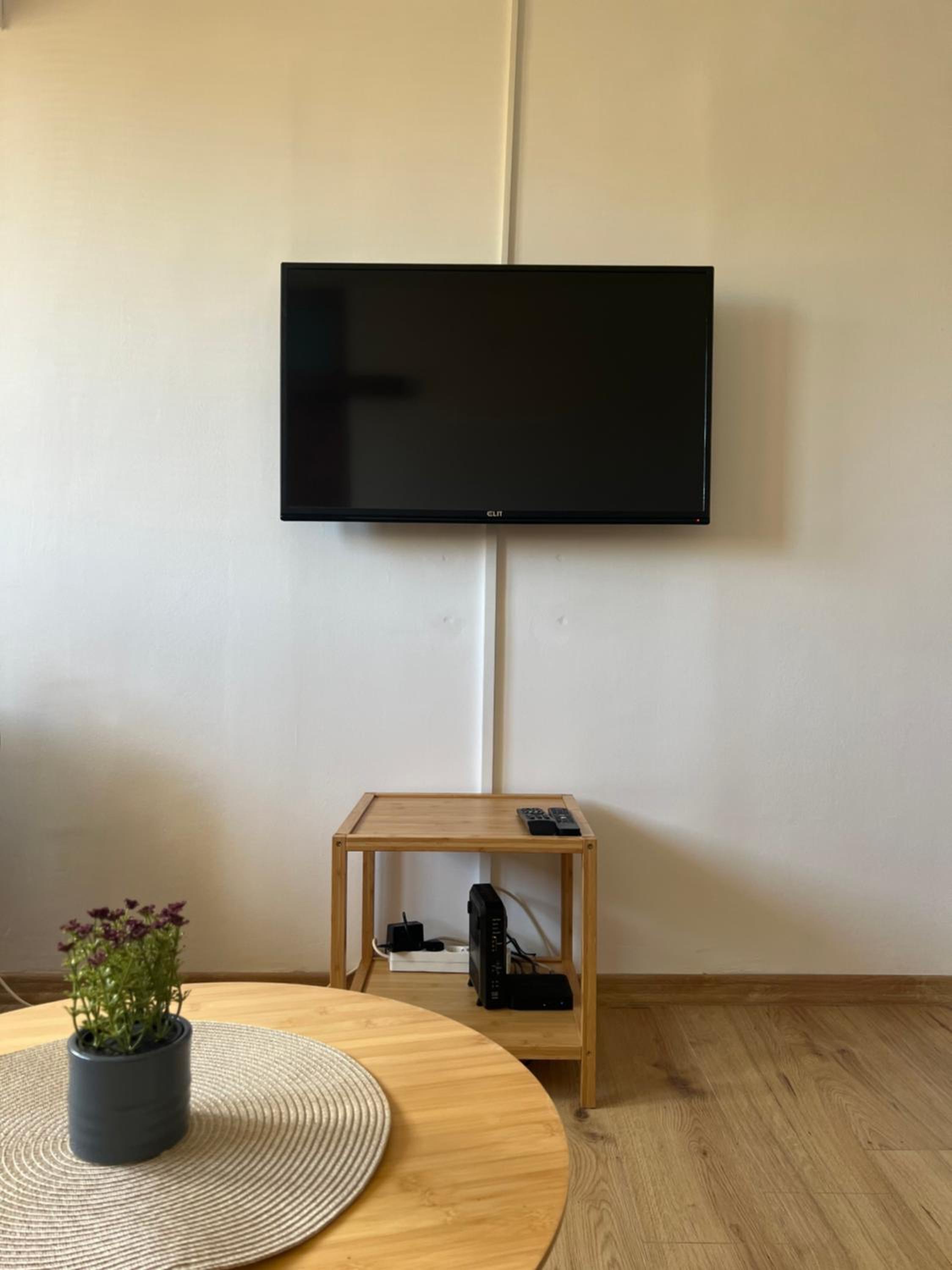 2-Bedroom Apartment with Balcony and Free Parking