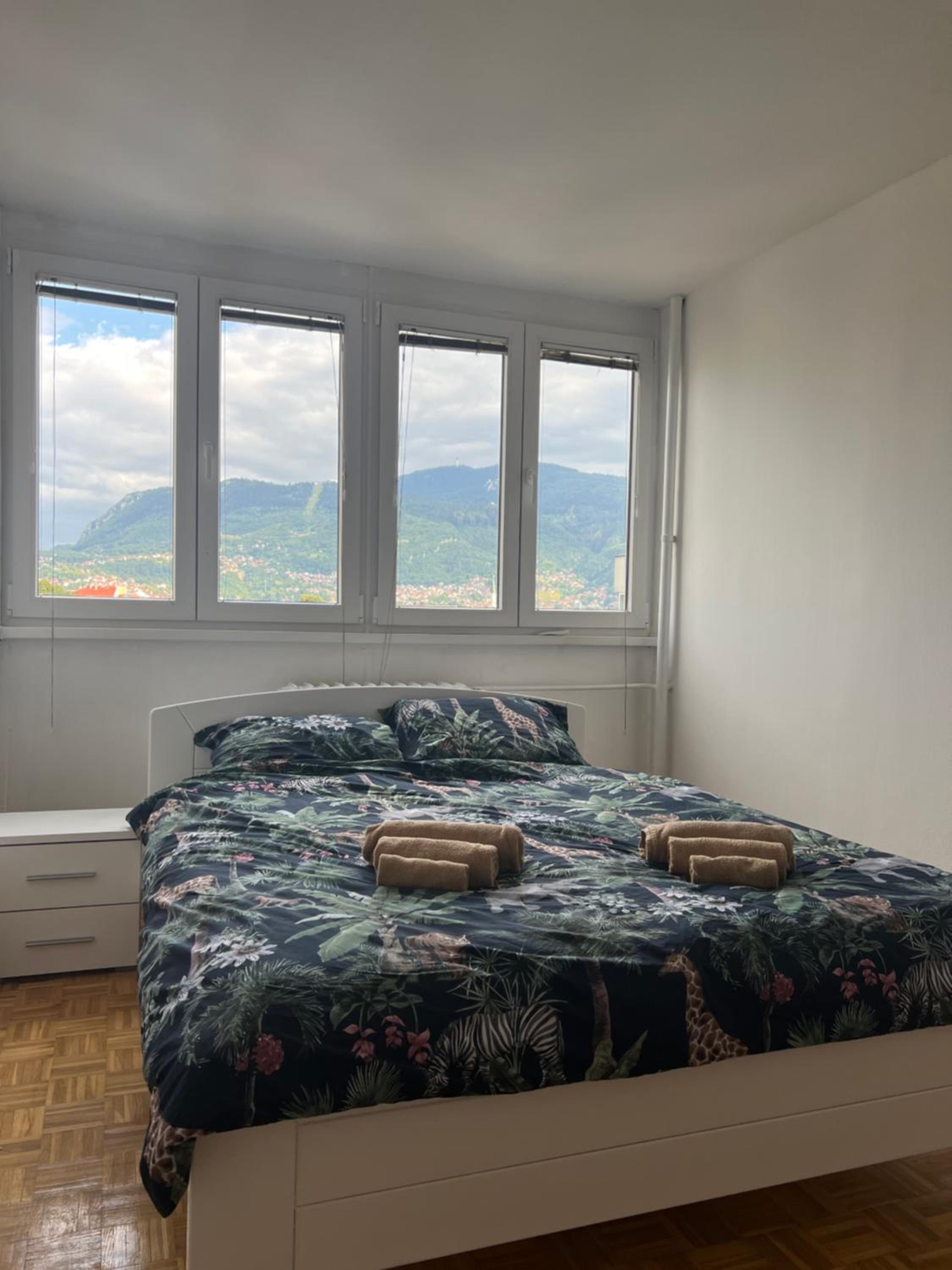 2-Bedroom Apartment with Balcony and Free Parking