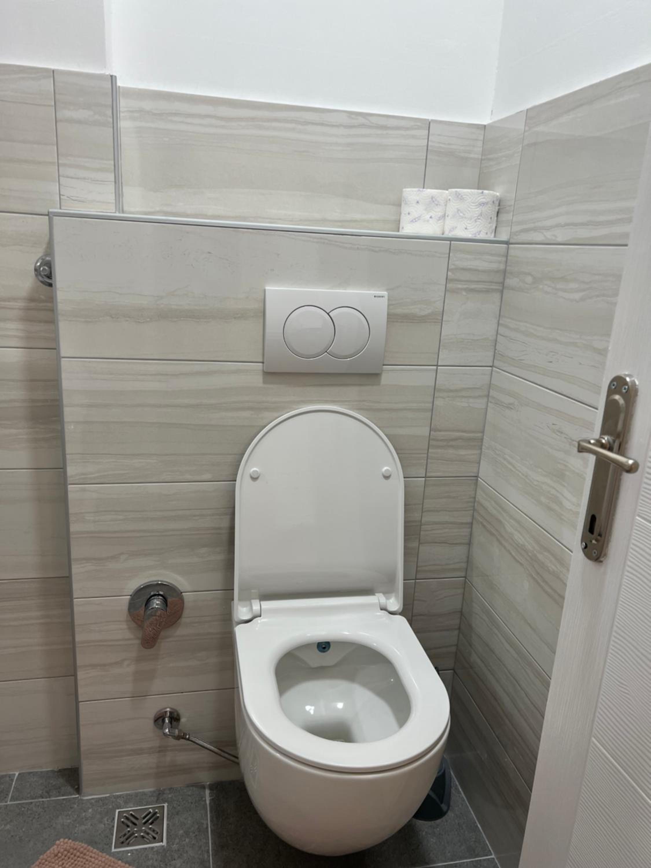 2-Bedroom Apartment with Balcony and Free Parking