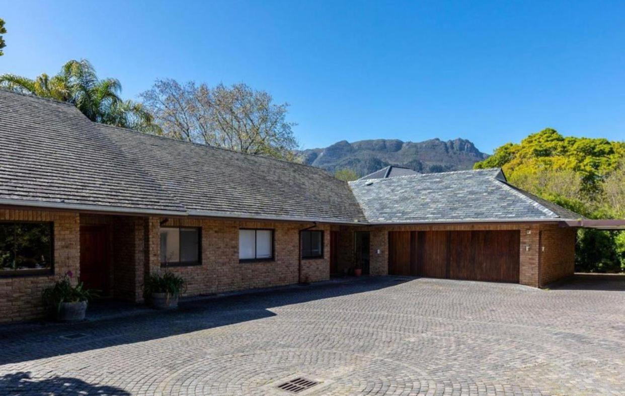 MIGJOS VILLA