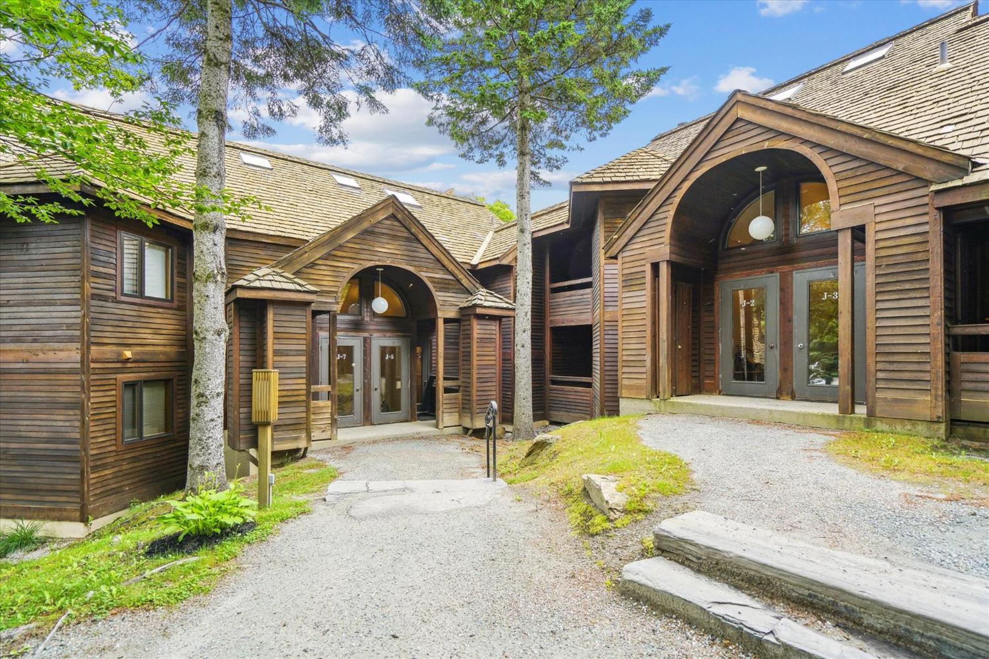 Highridge D18 Inviting Country-Style 2BR Retreat with Pool, Hot Tub & Game Room