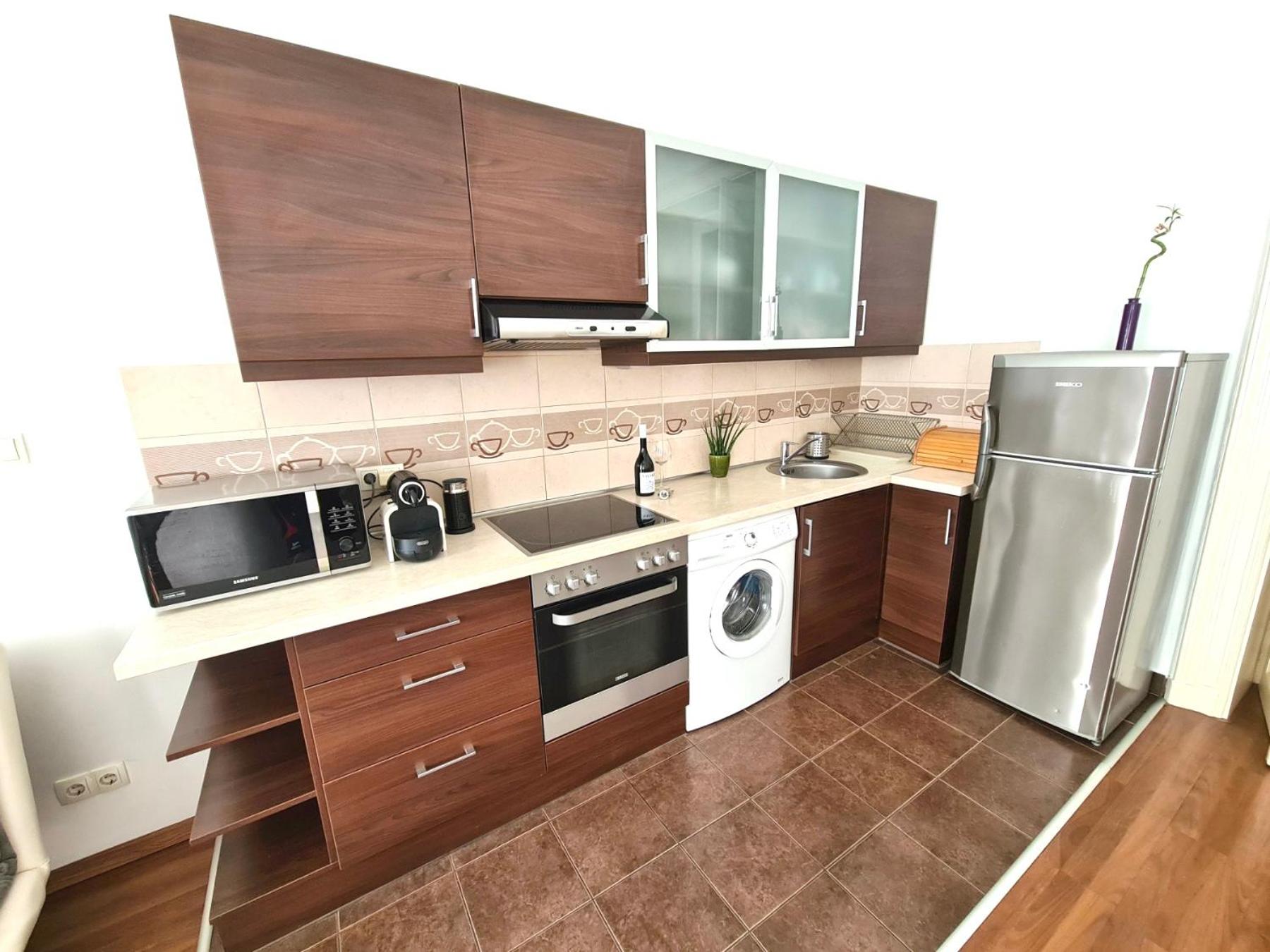 Ricky Apartment