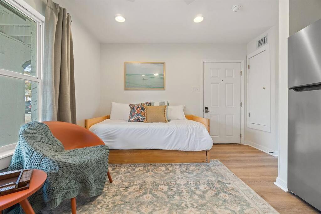 The Sunny Side-Pensacola Beach, 600 feet to Gulf, Private/Heated Pool, Games, Gear view 4