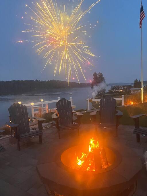 Grapeview-Luxury Waterfront Home view 4