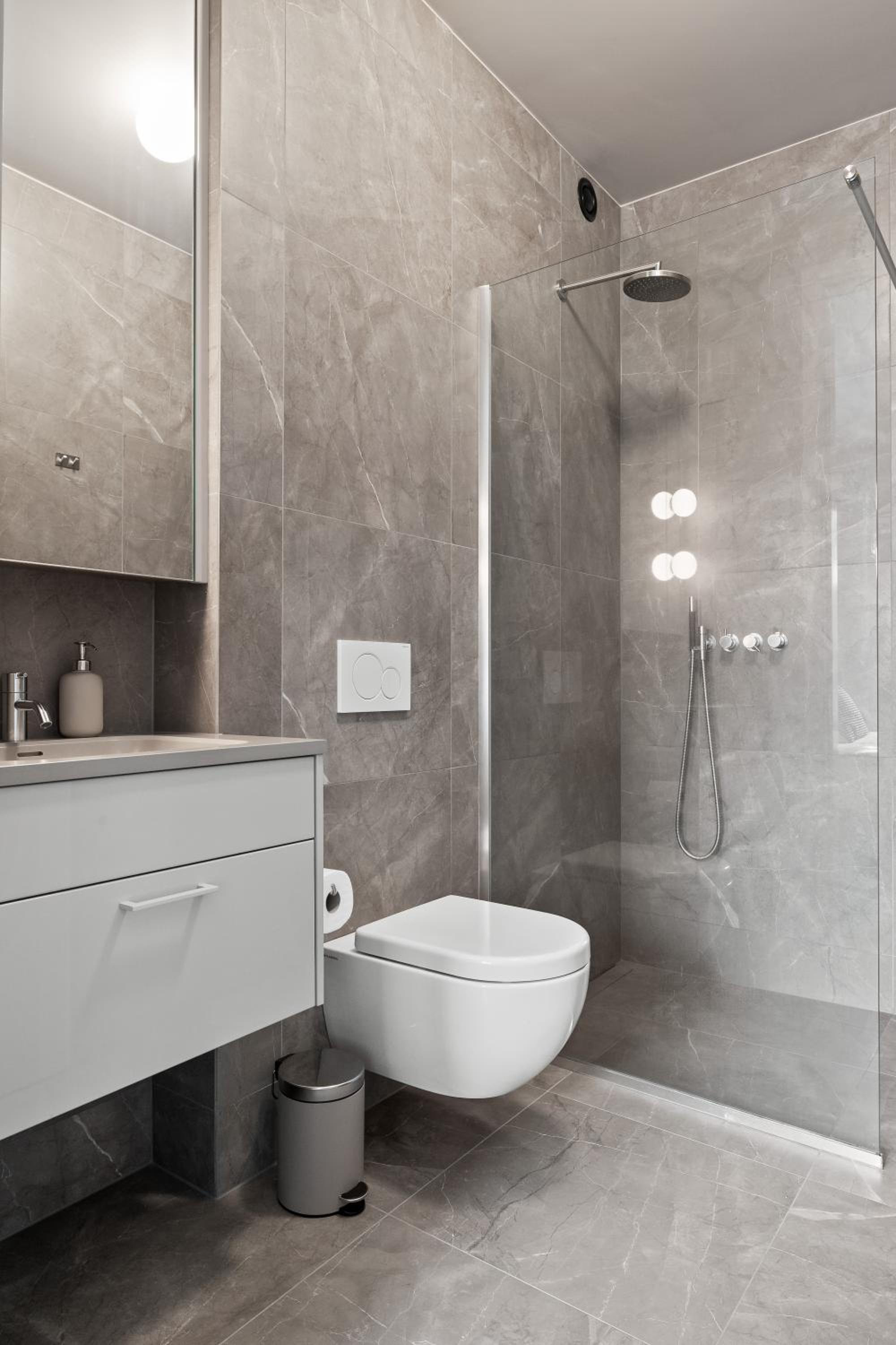 Cozy Lux 2BR & 2BA City Center with Free Parking view 2