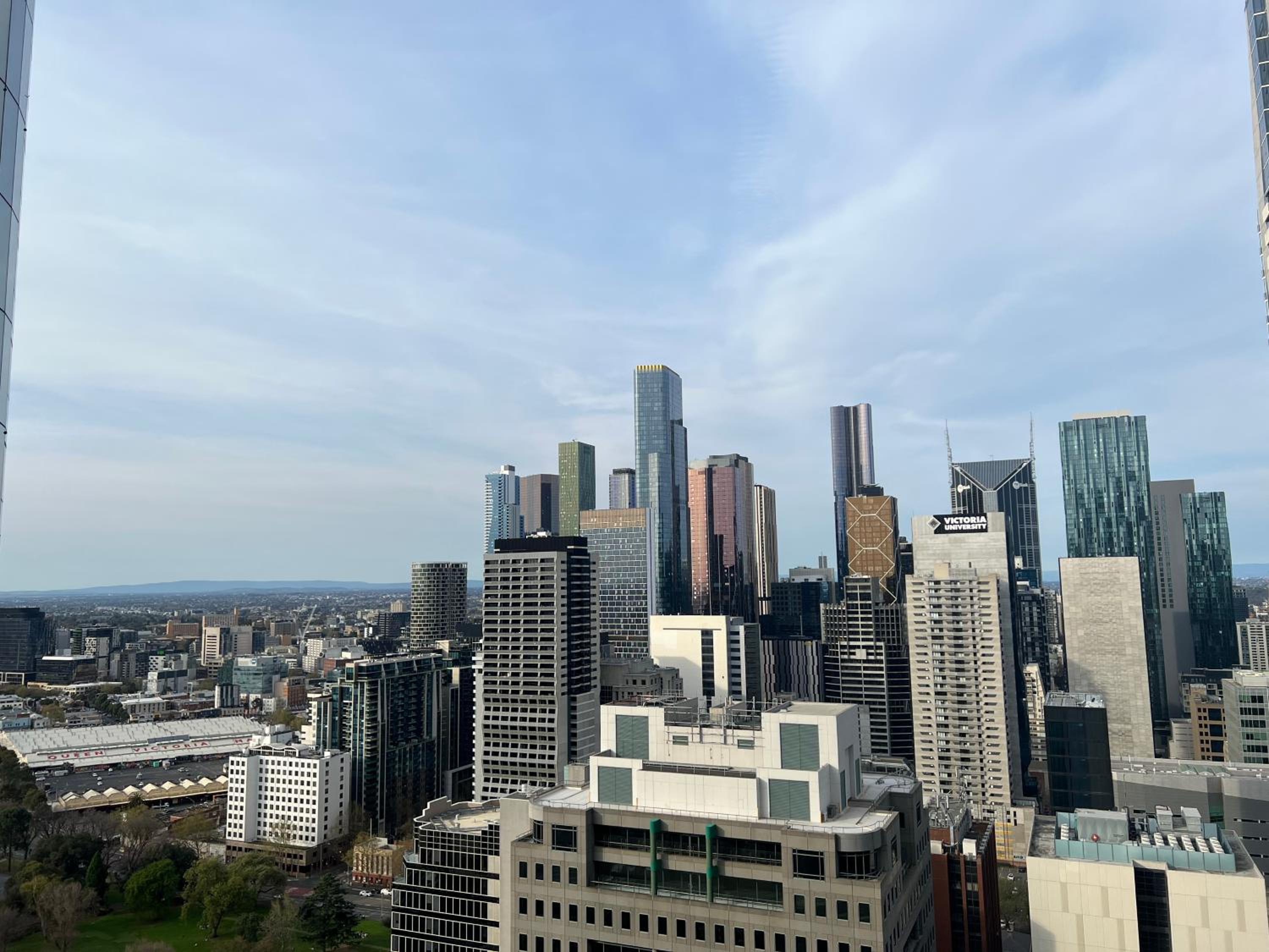 Quiet CBD 3b2b apartment + free parking