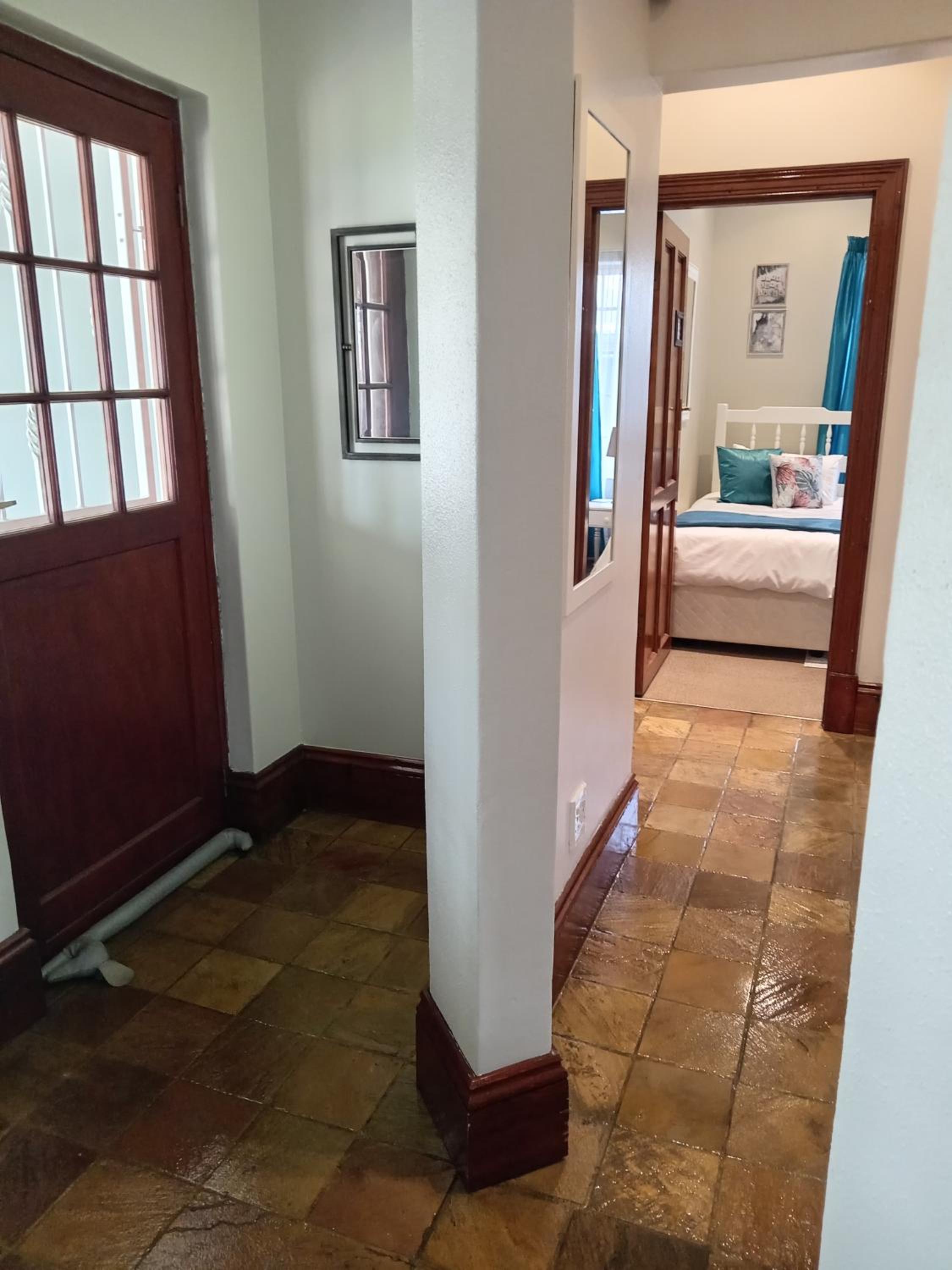 Fancy Pansy 4: Secure Modern 2 bed family home view 3
