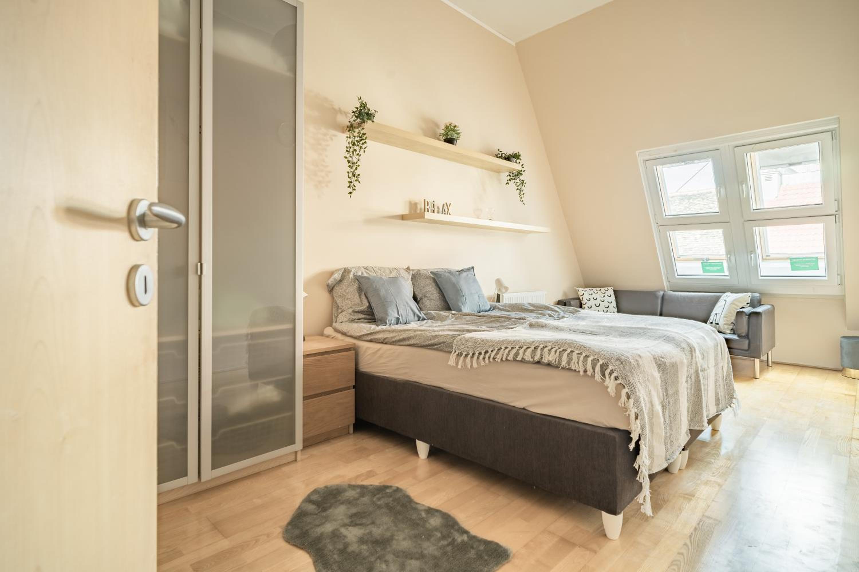 Central Apartment at Gozsdu Court, 60 sqm, 2 Rooms with 2 AC, Elevators, Kitchen view 2