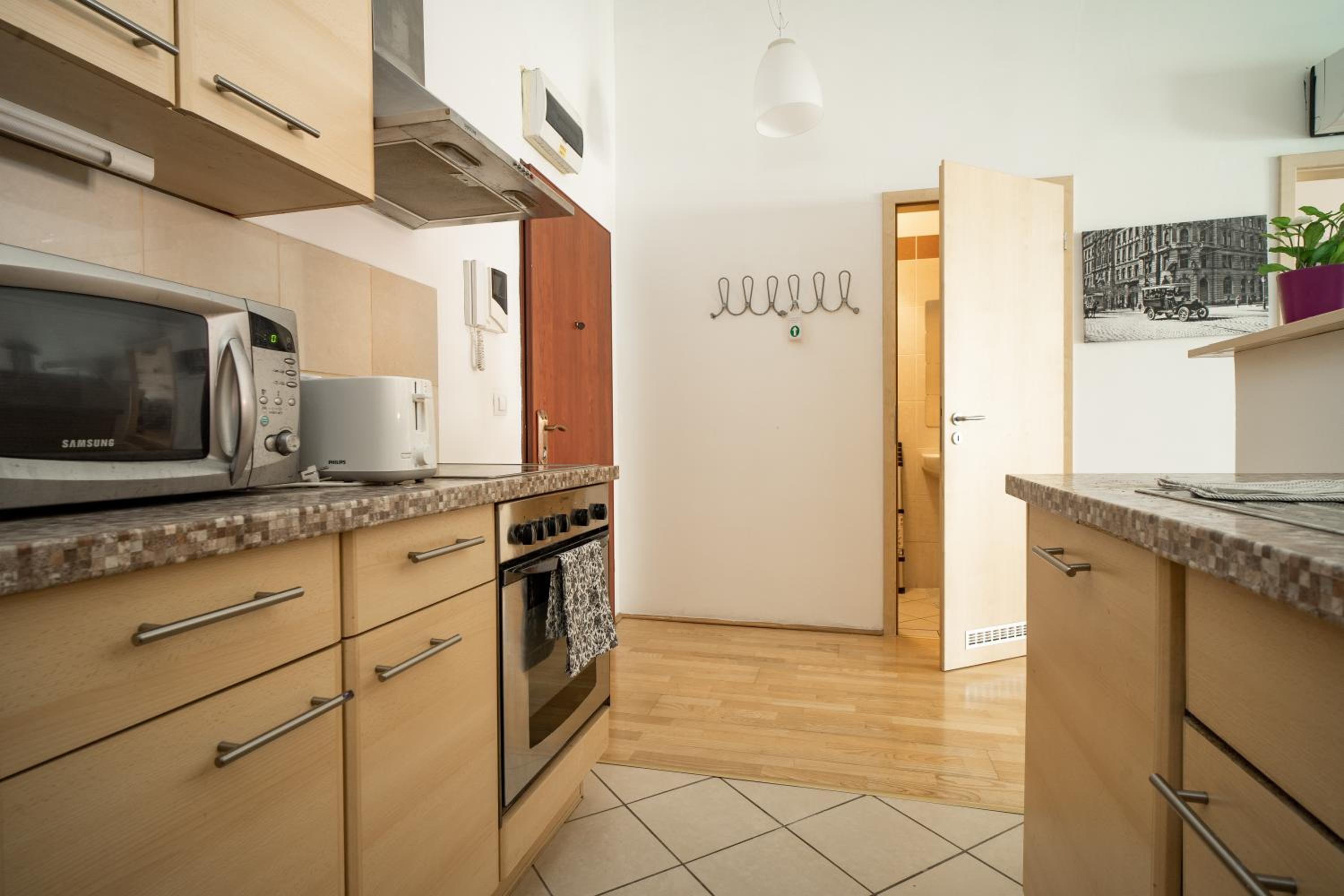 Central Apartment at Gozsdu Court, 60 sqm, 2 Rooms with 2 AC, Elevators, Kitchen view 3