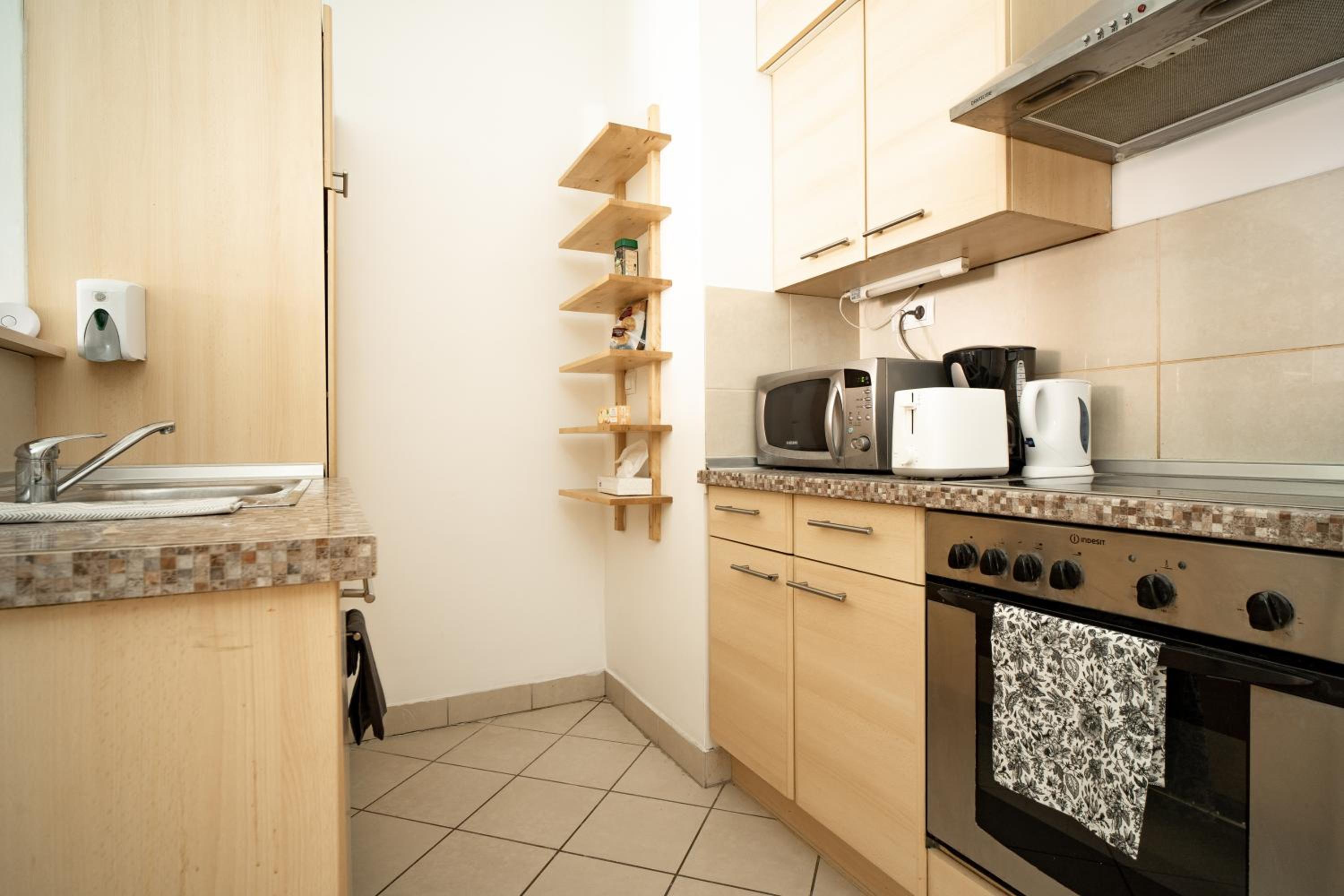 Central Apartment at Gozsdu Court, 60 sqm, 2 Rooms with 2 AC, Elevators, Kitchen view 4