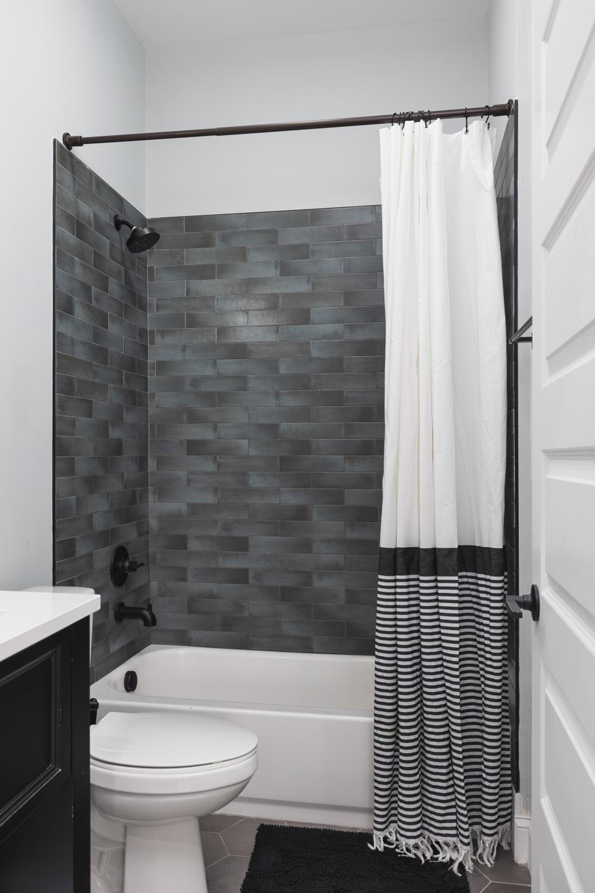 Photograph supplied for Luxury Design Condo, Close to Downtown Broadway & Coffee