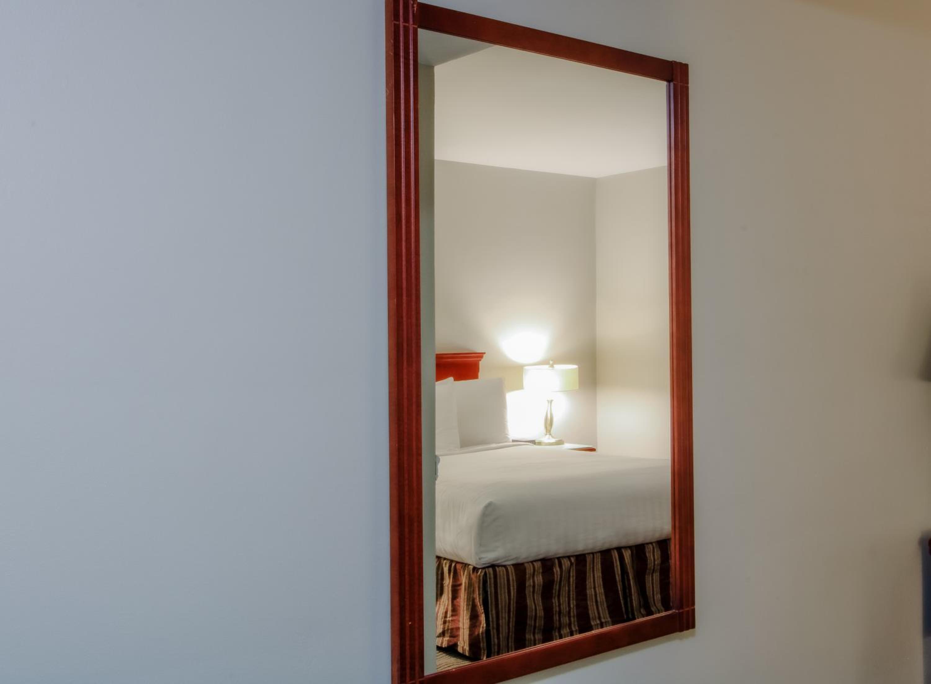 Scott's Inn & Suites