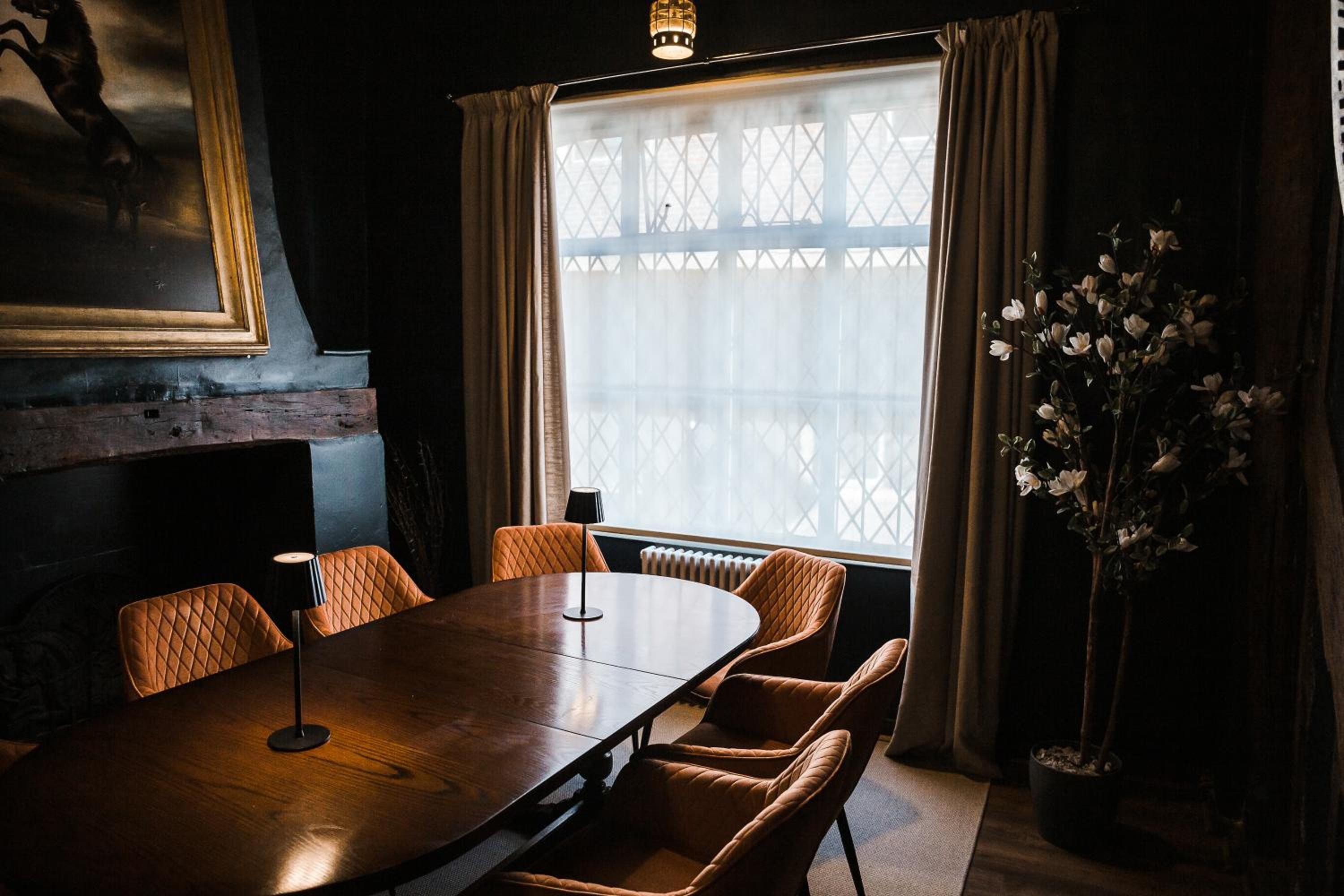Taylour House - Edenbridge, sleeps 10, historic, unique yet modern