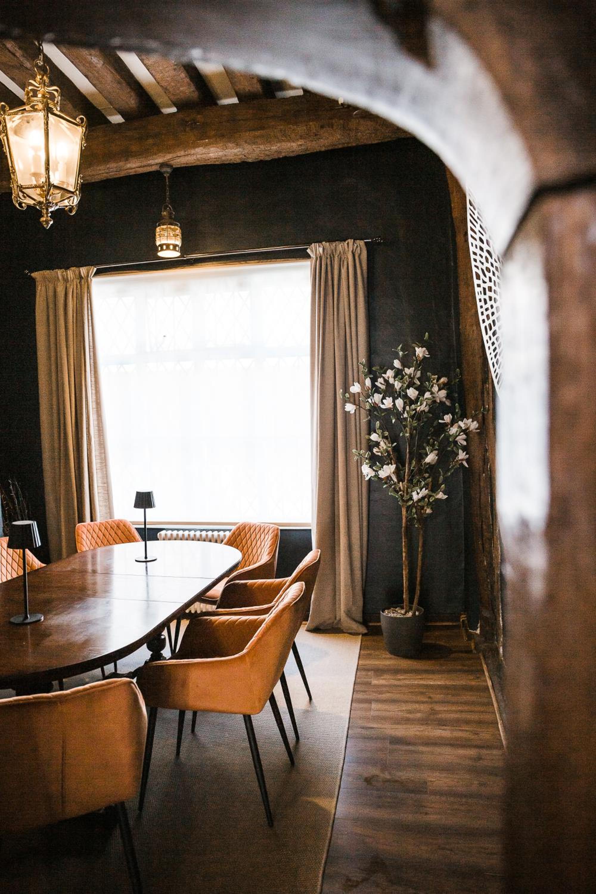 Taylour House - Edenbridge, sleeps 10, historic, unique yet modern