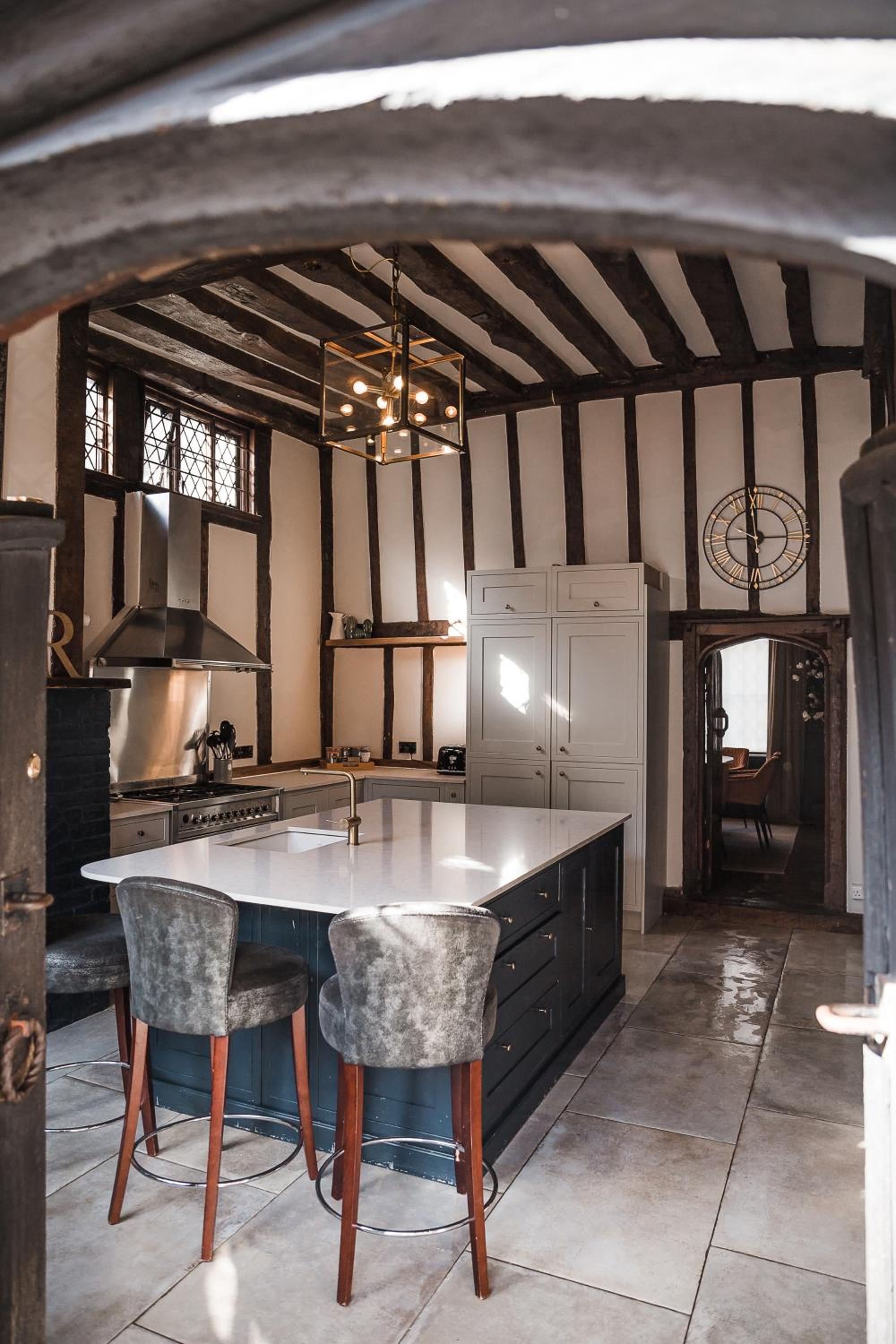 Taylour House - Edenbridge, sleeps 10, historic, unique yet modern