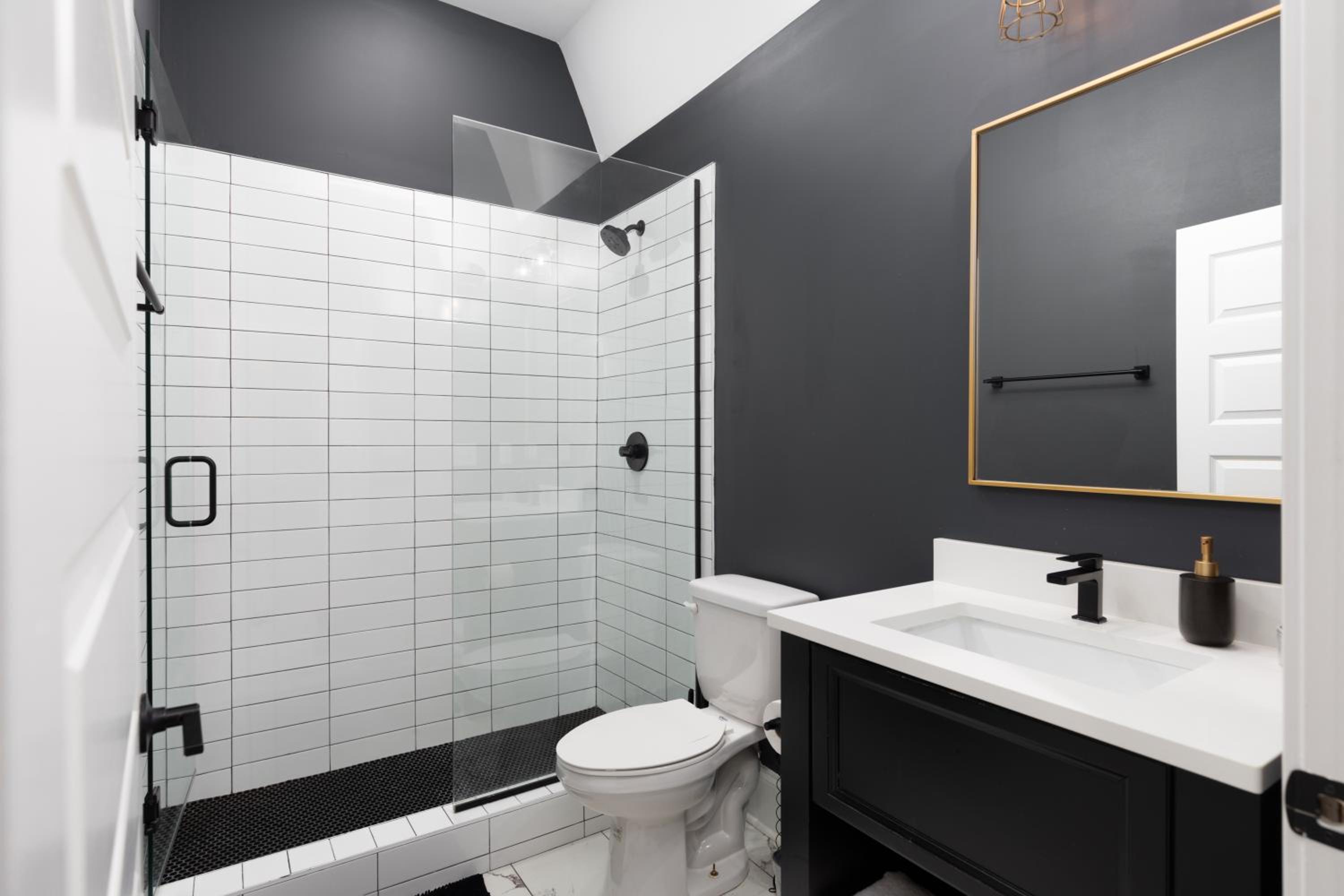 Condo Near Downtown Broadway & Stadium with Free Parking view 2