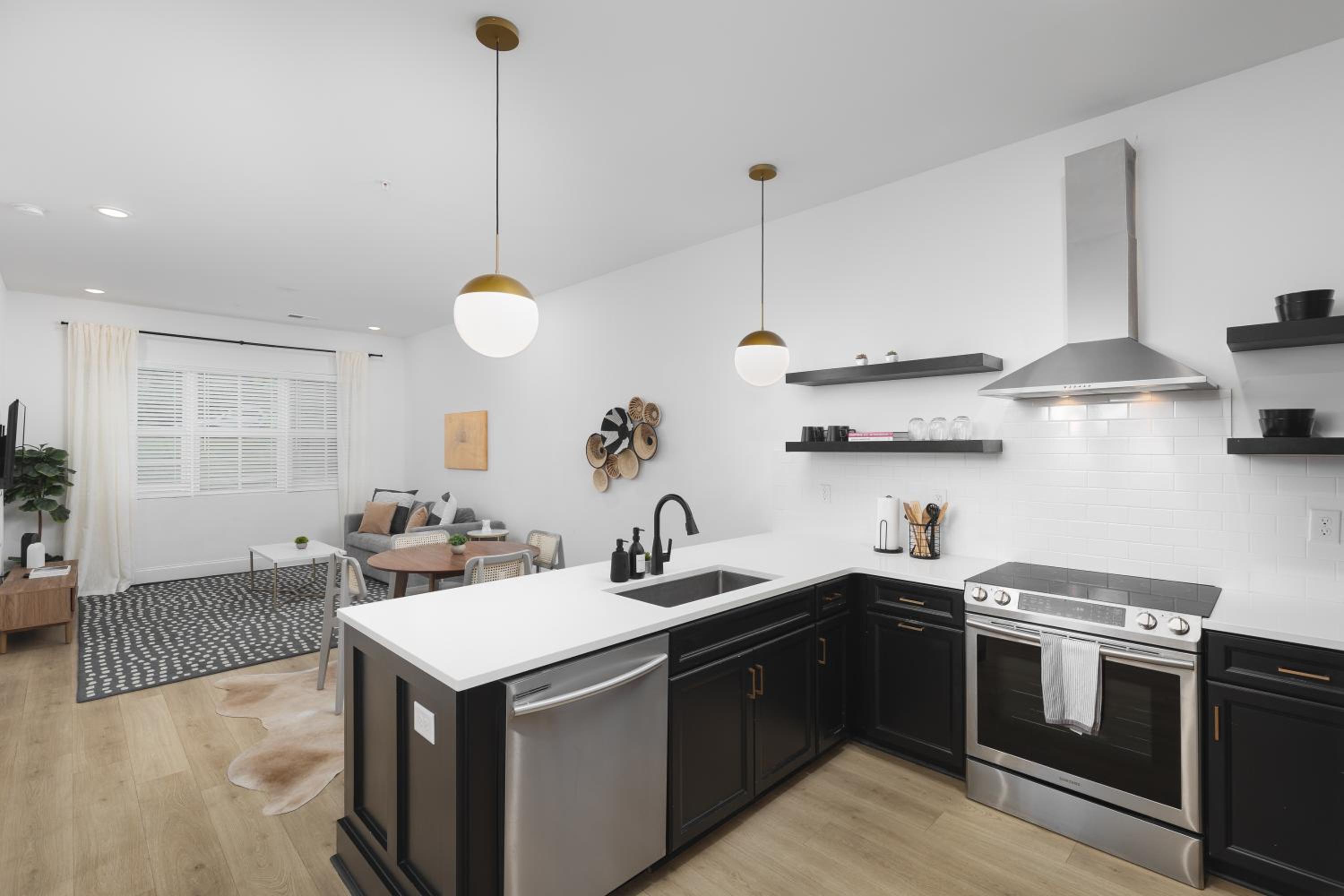 Condo Near Downtown Broadway & Stadium with Free Parking view 4
