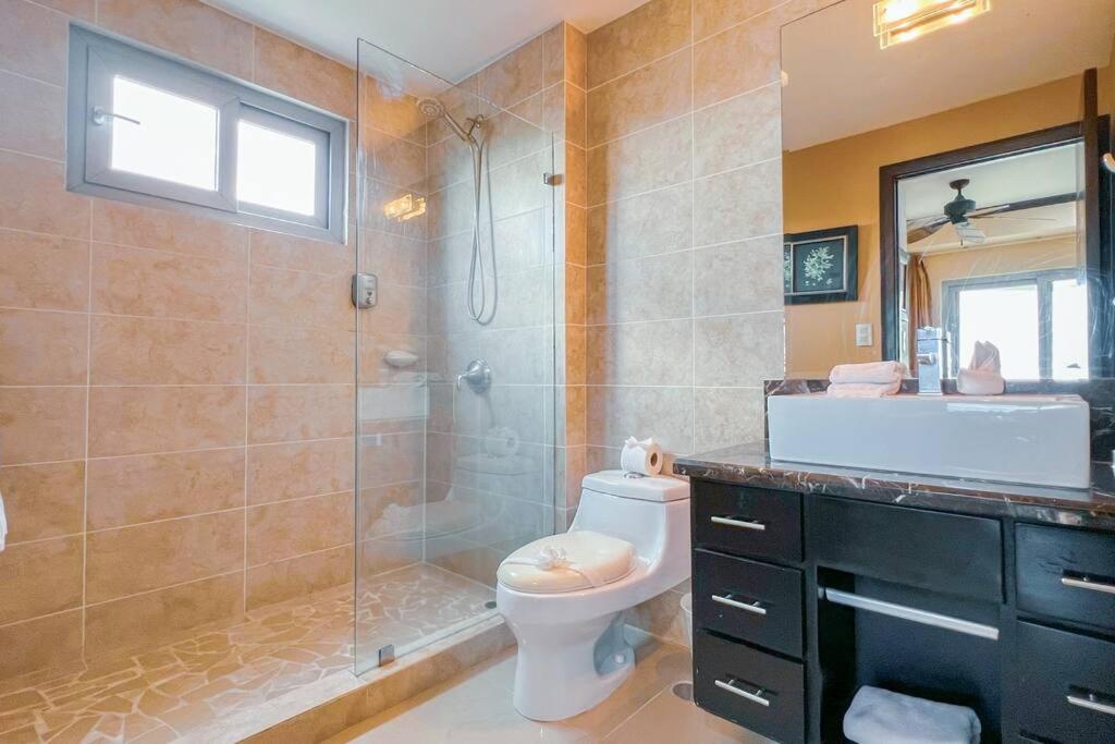 Luxury beach condo, stunning sunset & ocean view