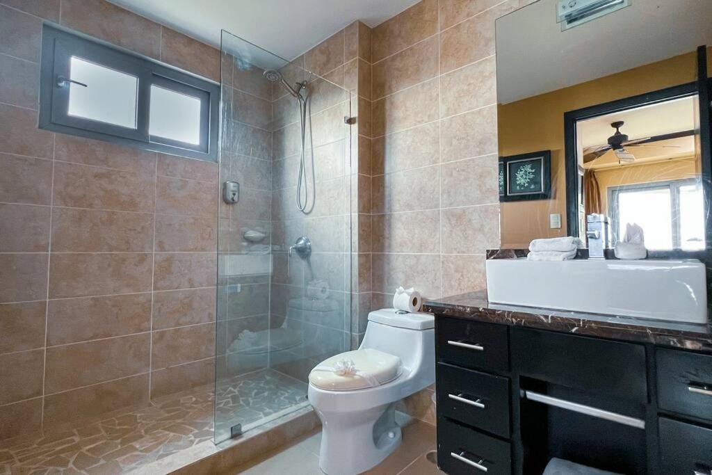 Luxury beach condo, stunning sunset & ocean view