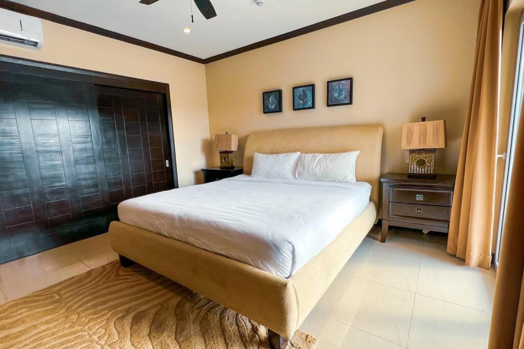Luxury beach condo, stunning sunset & ocean view