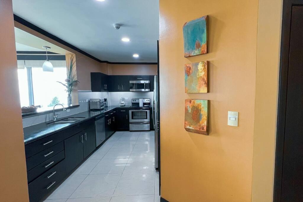 Luxury beach condo, stunning sunset & ocean view