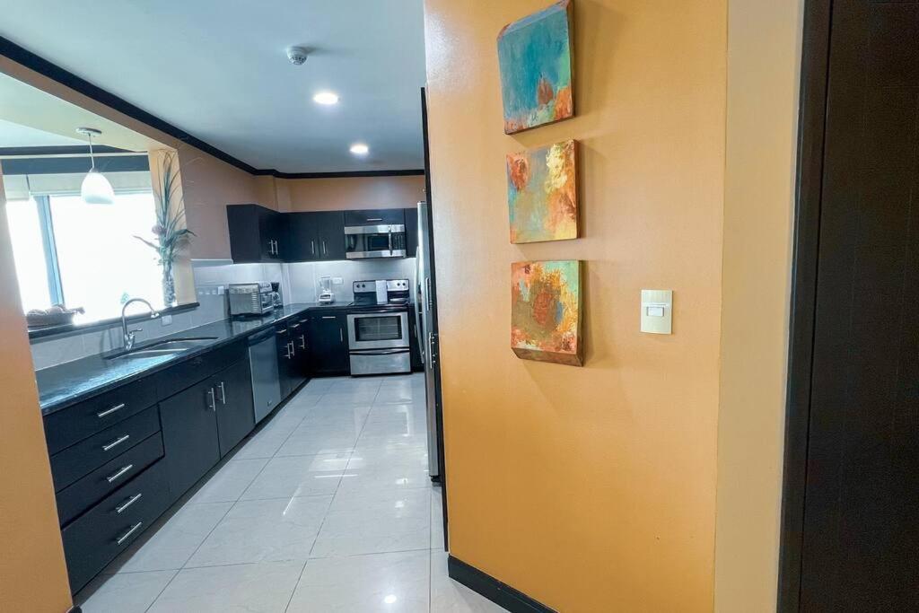 Luxury beach condo, stunning sunset & ocean view
