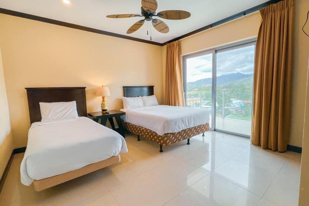Luxury beach condo, stunning sunset & ocean view