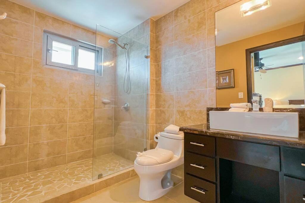 Luxury beach condo, stunning sunset & ocean view