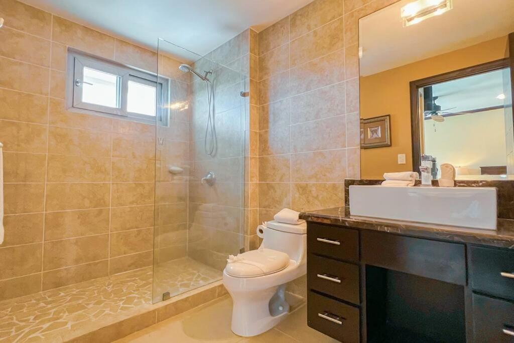 Luxury beach condo, stunning sunset & ocean view