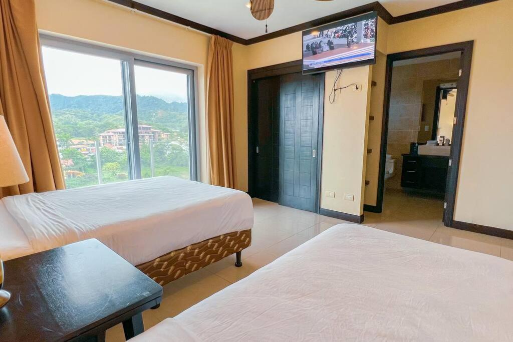 Luxury beach condo, stunning sunset & ocean view