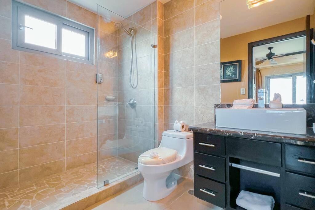 Luxury beach condo, stunning sunset & ocean view