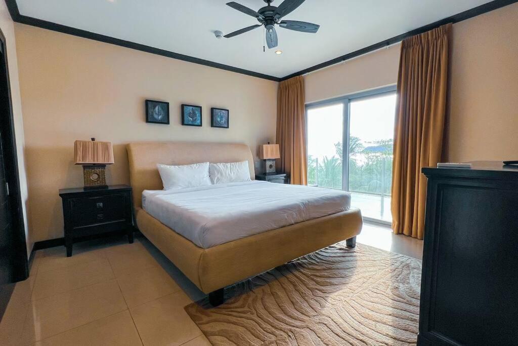 Luxury beach condo, stunning sunset & ocean view
