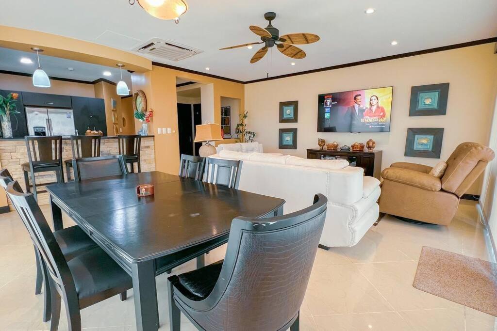 Luxury beach condo, stunning sunset & ocean view