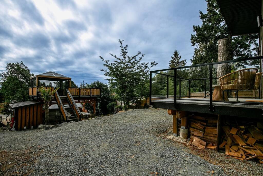 Sooke Vacations - 1-bedroom knotty Pine cabin w sauna  jacuzzi - Property Image 34